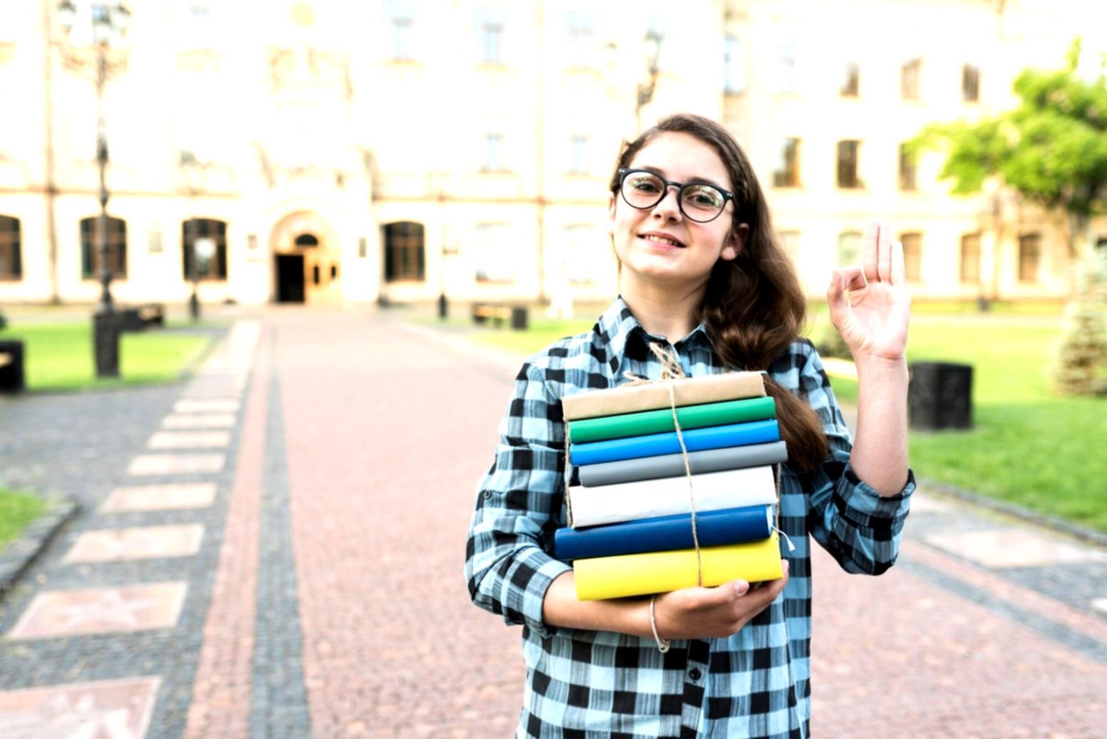 Studenti che collaborano su progetti web design